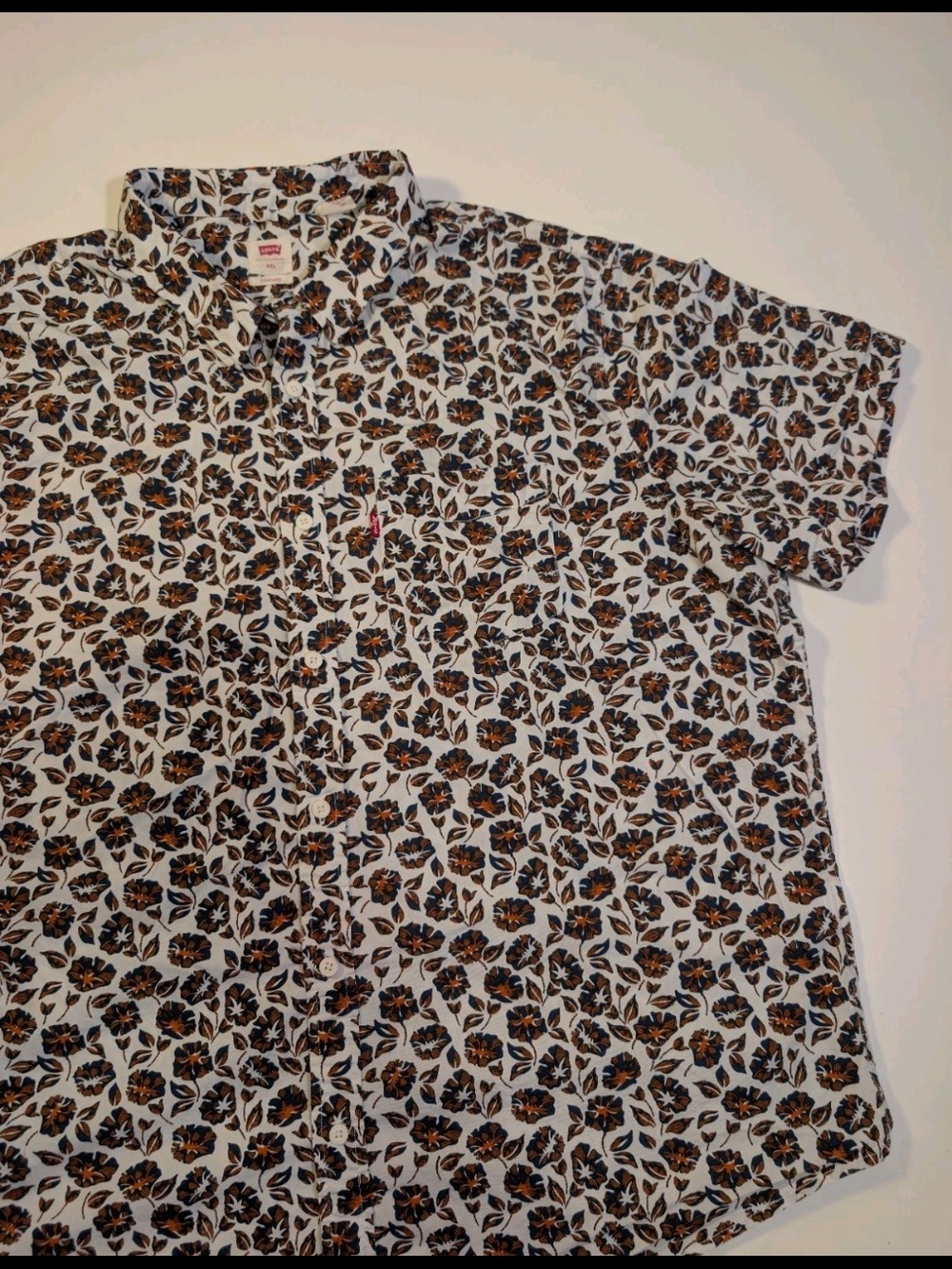 Levi's Shirt Mens 2XL XXL White with Floral Pattern Standard Fit Short Sleeve
